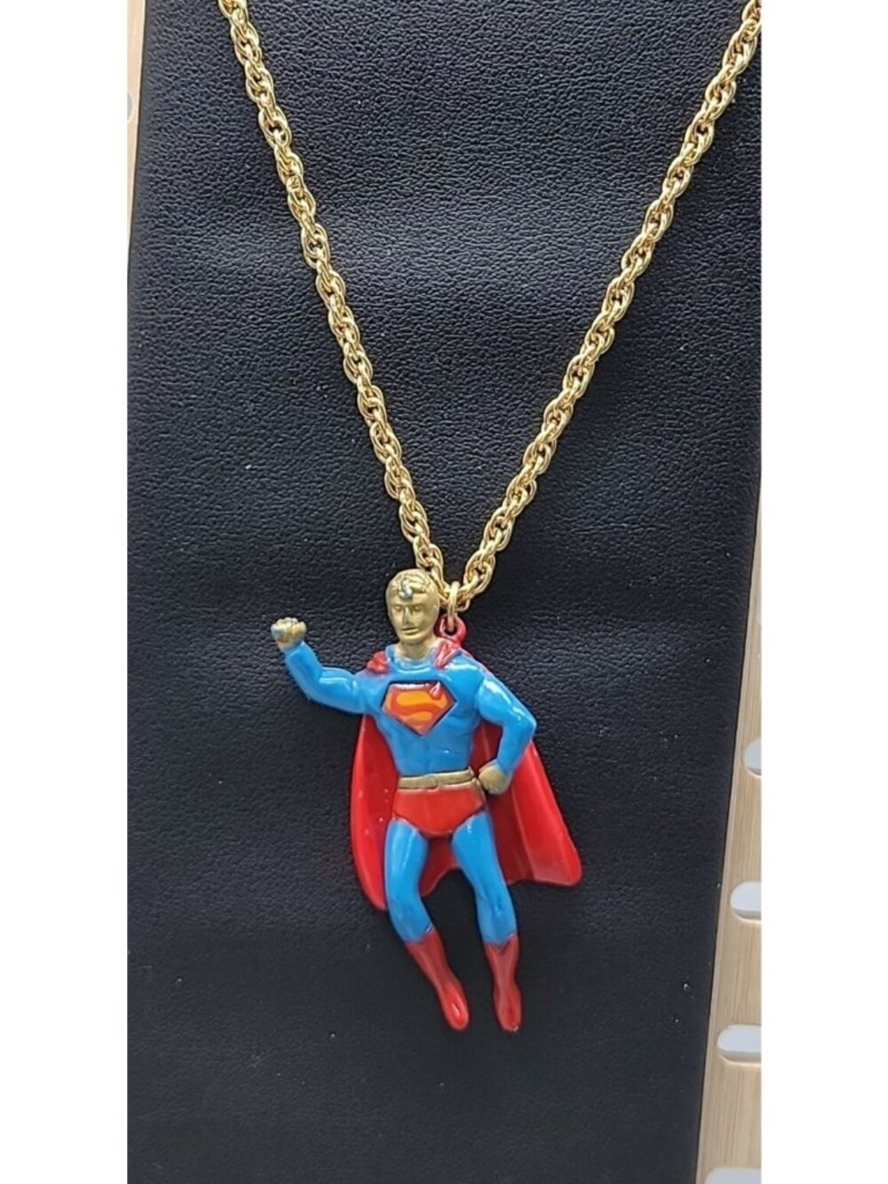 Superman Pendant Necklace DC Comics 22" Gold Tone Chain VTG 1978 Super Hero - Picture 10 of 10